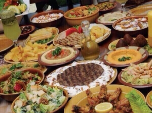طرق بسيطة لتصبح الأكلات المليئة بالدسم صحية في رمضان.