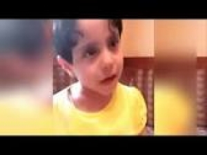مقطع فيديو لطفلة من ذوي الاحتياجات الخاصة يبكي الاف المغردين