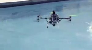فيديو‬  طائرة بدون طيار تطير في الهواء وتحت الماء شاهد