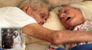 بعد 75 سنة من الزواج.. وفاة زوجين أمريكيين بأحضان بعضهما البعض 