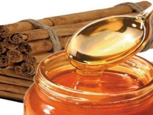 العسل والقرفة... خلطة علاجية سحرية