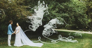 بالصور.. فكرة مجنونة لفنان يحتفل بزفافه