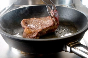 اللحوم المقلية وراء اصابة 40 % من الرجال بسرطان البروستاتا