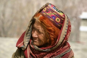 قصة قبيلة يعيش سكانها حتى 145 سنة وينجبون حتى الـ 90 