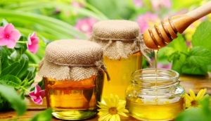 كيف يتم استخدام «كوكتيل» الخل والعسل؟
