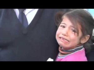 فيديو مؤثر عن طفلة سورية تبيع المناديل 