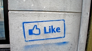 فيسبوك تشن حرباً على تعليقات "يعجبني" المزيفة