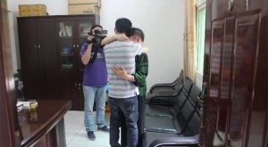 شاب صيني يلتقي والدته بعد 29 عاما من فقدانه ...