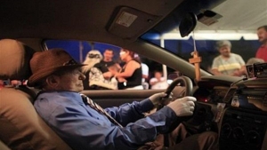سائق سيارة أجرة يجلس وراء المقود للمرة الأخيرة "بعد وفاته" في بورتوريكو 