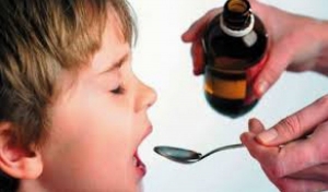 خطورة استخدام ملاعق الشاي في إعطاء الدواء لطفلك 