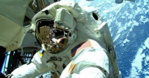 "ناسا" تطالب المطورين بعمل تطبيقات لرواد الفضاء على ساعاتهم الذكية