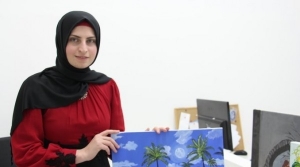 الفنانة رؤى ابو ياسين.. لوحات تعبيرية لها رسالة ومدلولاتها حكاية وطن 