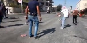  فيديو: لعب كرة القدم خلال مواجهات بيت لحم اليوم  