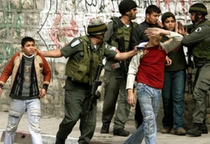 قوات الاحتلال تعتقل 5 مواطنين و3 أطفال من الضفة