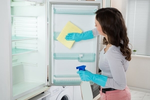 خطوات عمليّة لتنظيف الثلاجة