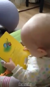 شاهد بالفيديو  كيف يقرأ هذا الطفل
