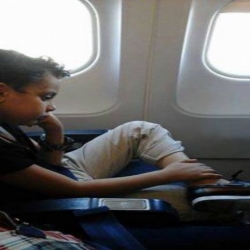 شاهدوا حزن أحمد السيسي في الطائرة خلال رحلة العودة إلى مصر