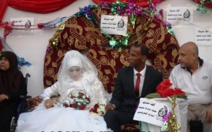 قصة العريس "عمر" الذي تزوّج داخل مركز الإيواء:أنا اليوم عريس وقد أكون غدا شهيد !