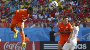هولندا تضرب تشيلي بهدفين وإسبانيا تحرز فوزاً معنوياً