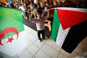 الفلسطينيون يعلقون أمالهم على منتخب الجزائر ممثل العرب الوحيد في بطولة كأس العالم لكرة القدم