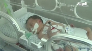 غزة .. بالفيديو ولادة طفلة بعد وفاة والدتها في غارة إسرائيلية