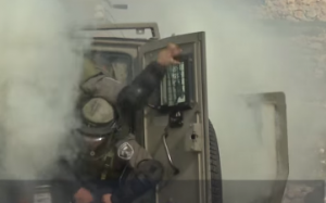 مهزلة الجيش الاسرائيلي - انفجار قنابل الغاز داخل الجيب
