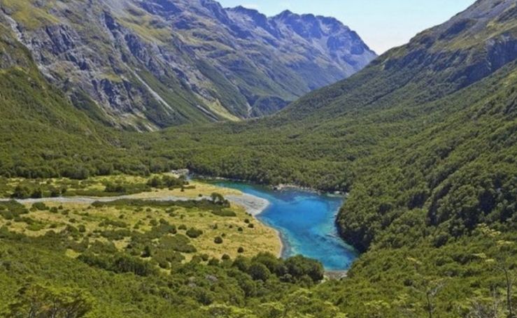 البحيرة الزرقاء في نيوزيلندا أنقى بحيرة في العالم